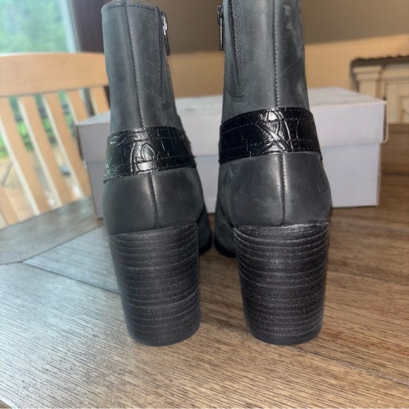 Vionic Black Ankle Booties with Sleek Design - Picture 8 of 10